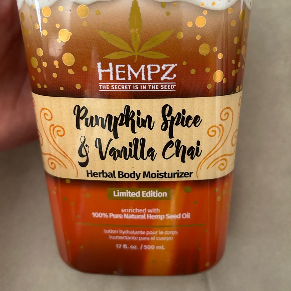 Pumpkin spice & vanilla chai Hempz lotion